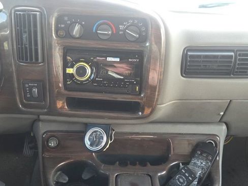 Used 2002 GMC Savana 1500 w/ SLE Marketing Option Pkg 3 RWD image 33
