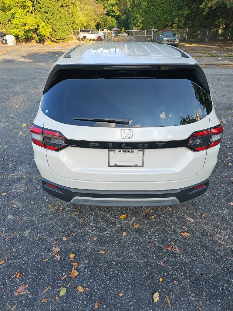 Used 2025 Honda Pilot EX-L image 8