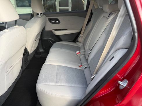 Used 2022 Nissan Rogue SV image 11