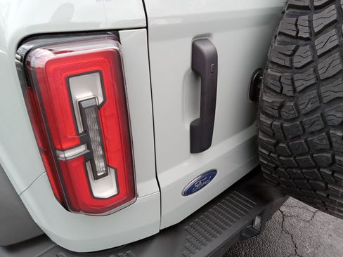 Used 2021 Ford Bronco Badlands image 8