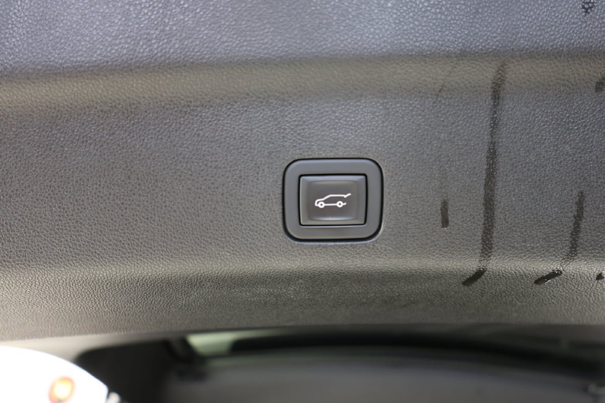 Used 2023 Cadillac Escalade ESV Sport Platinum w/ LPO, ONYX Package AWD/4WD image 49