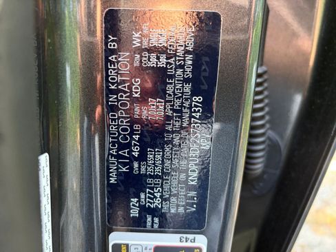 Used 2025 Kia Sportage LX FWD image 28
