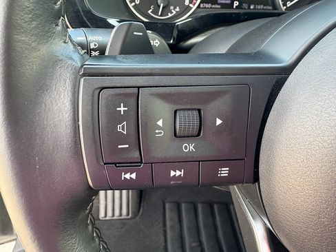 Used 2024 Nissan Pathfinder SV image 13