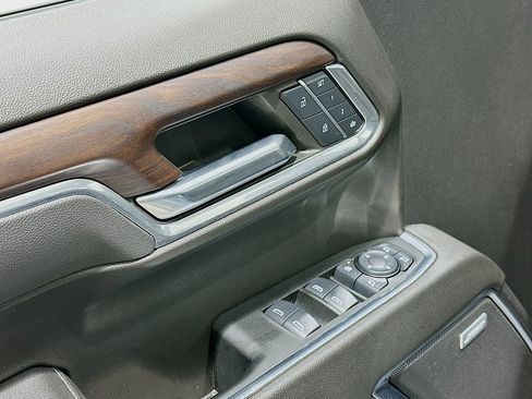 Used 2024 GMC Sierra 1500 SLT image 18