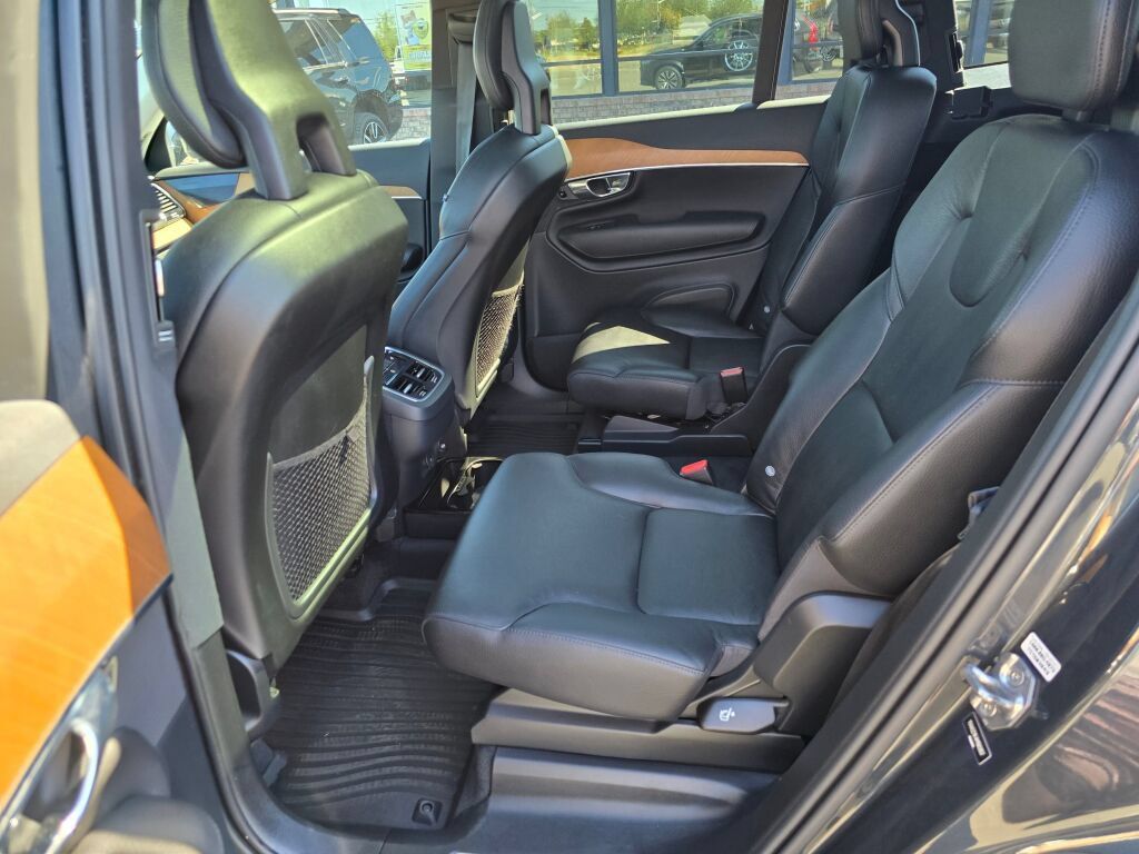 Used 2021 Volvo XC90 T6 Momentum w/ Protection Package Premier AWD/4WD image 13
