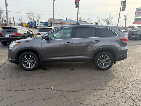 Used 2019 Toyota Highlander XLE AWD/4WD image 4