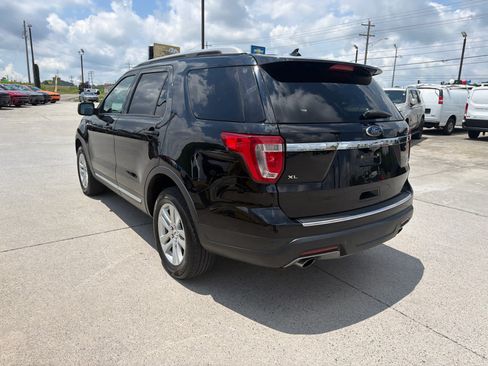 Used 2018 Ford Explorer XLT w/ Equipment Group 202A AWD/4WD image 7