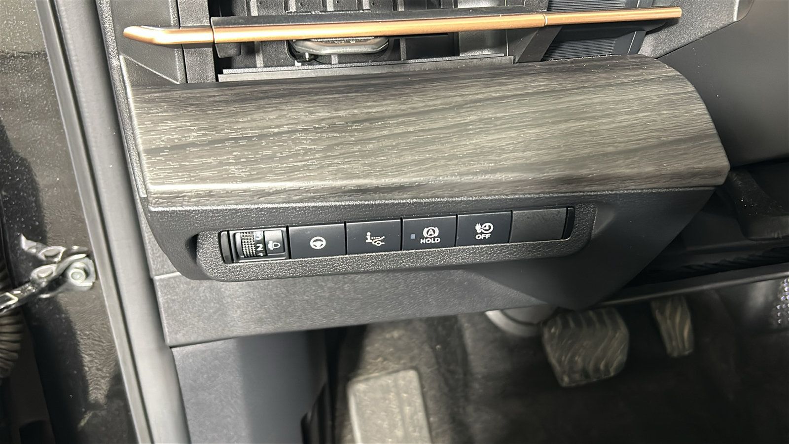 Used 2023 Nissan Ariya AWD image 23