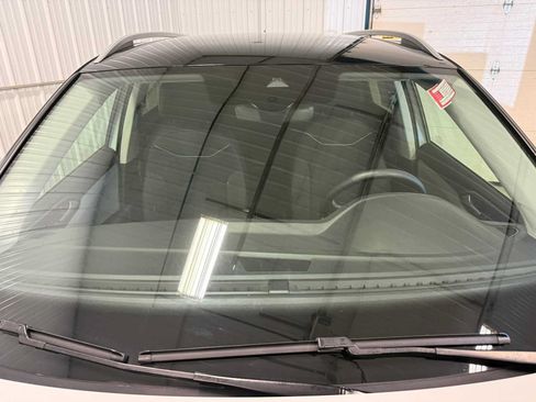 Certified 2023 Volkswagen Taos SE FWD image 14