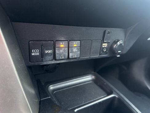 Used 2014 Toyota RAV4 Limited image 20