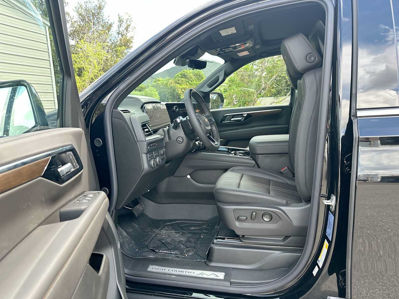 New 2027 Chevrolet Tahoe High Country AWD/4WD image 2