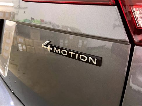 Used 2022 Volkswagen Tiguan SE R-Line image 34