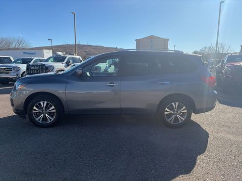 Used 2019 Nissan Pathfinder SL image 2