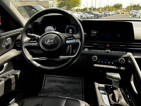 Used 2025 Hyundai Elantra Limited FWD image 16