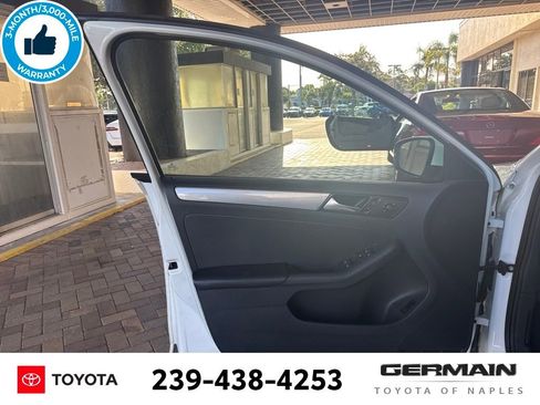 Used 2017 Volkswagen Jetta SE FWD image 17