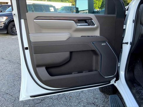 New 2025 GMC Sierra 2500 SLT w/ SLT Premium Package image 10