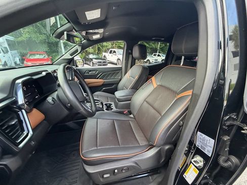 Used 2023 GMC Canyon AT4 w/ AT4 Premium Package AWD/4WD image 9