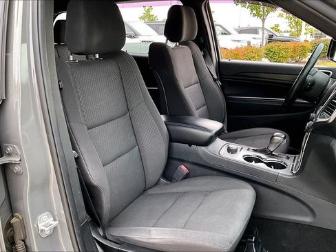 Used 2019 Jeep Grand Cherokee Laredo AWD/4WD image 27