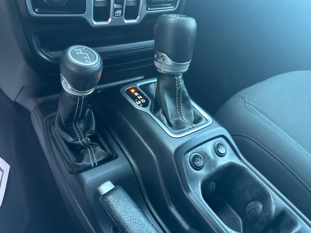 Used 2018 Jeep Wrangler Unlimited Sahara AWD/4WD image 22