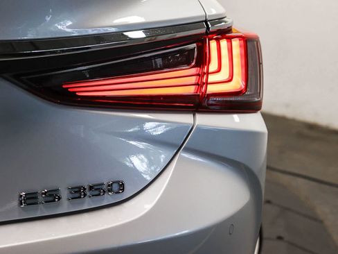 Used 2025 Lexus ES 350 w/ Premium Package FWD image 11
