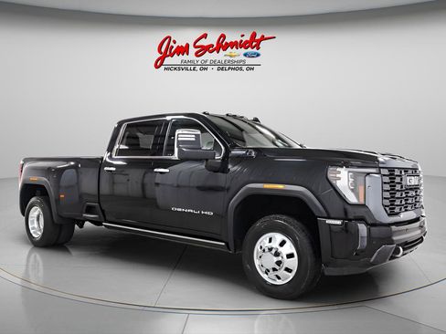 Used 2024 GMC Sierra 3500 Denali Ultimate AWD/4WD image 1