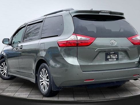 Used 2020 Toyota Sienna XLE w/ XLE Navigation Package image 11