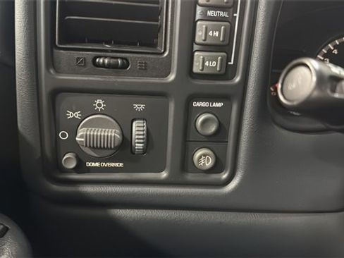 Used 2002 Chevrolet Avalanche 2500 image 20