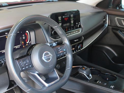 Used 2021 Nissan Rogue Platinum FWD image 16