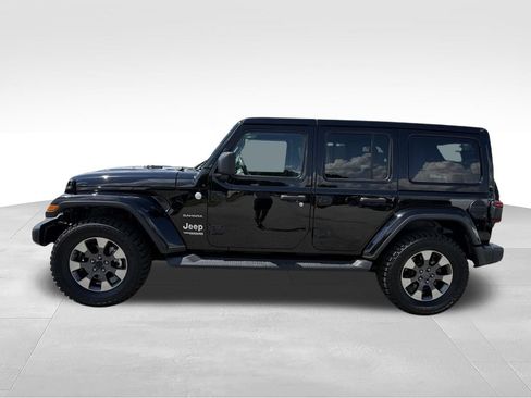 Used 2018 Jeep Wrangler Unlimited Sahara w/ Dual Top Group AWD/4WD image 2