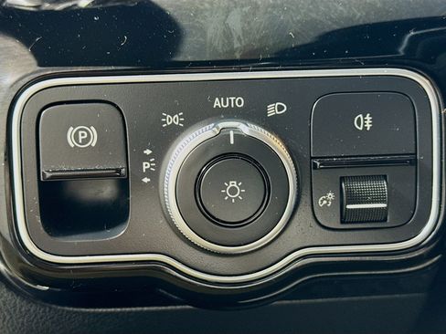 Used 2021 Mercedes-Benz CLA 250 4MATIC image 15