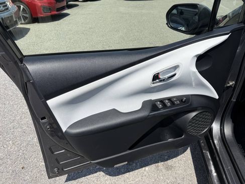 Used 2017 Toyota Prius Two FWD image 10