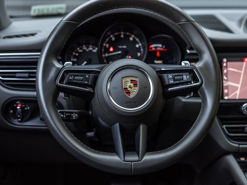 Certified 2024 Porsche Macan AWD/4WD image 13