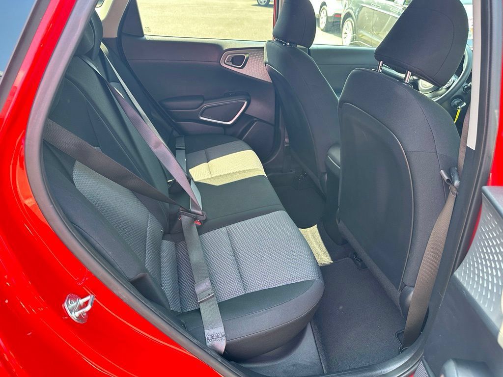 Used 2023 Kia Soul LX w/ LX Technology Package FWD image 11