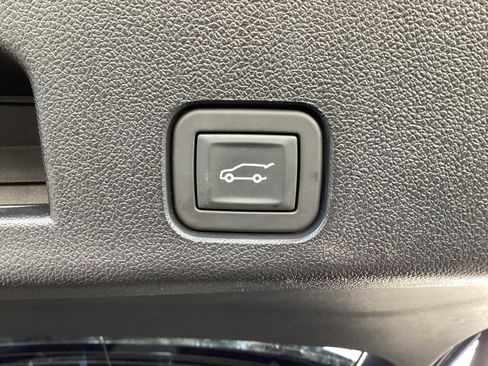 Used 2025 Chevrolet Traverse High Country image 18