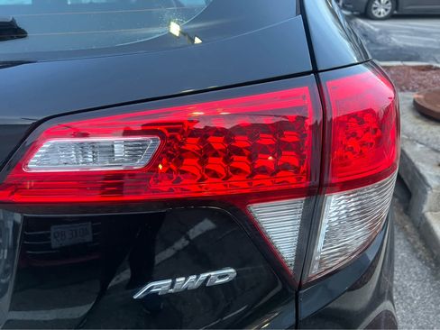 Used 2020 Honda HR-V LX image 10