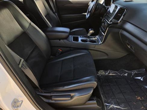 Certified 2022 Jeep Grand Cherokee Laredo X image 8