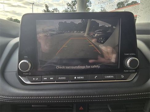 Used 2025 Nissan Rogue S image 6