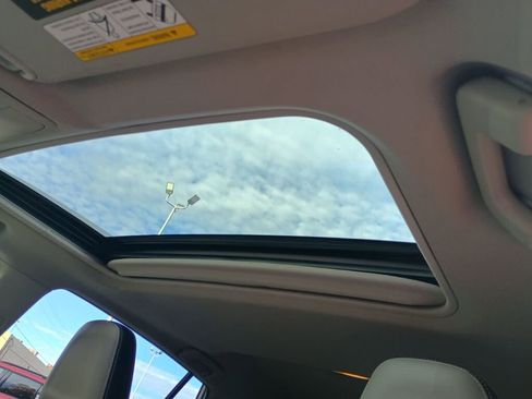 Used 2018 Toyota RAV4 Limited image 11