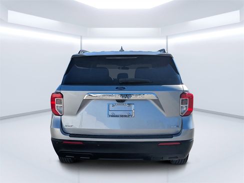 Used 2020 Ford Explorer XLT w/ Comfort Package image 4