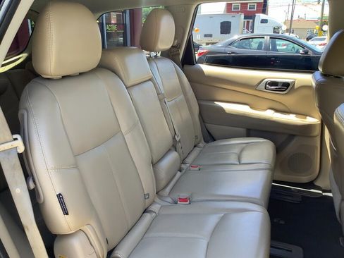 Used 2019 Nissan Pathfinder SL AWD/4WD image 15