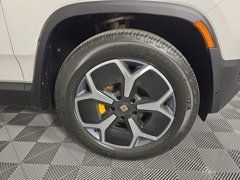 Used 2024 Rivian R1S Adventure AWD/4WD image 11