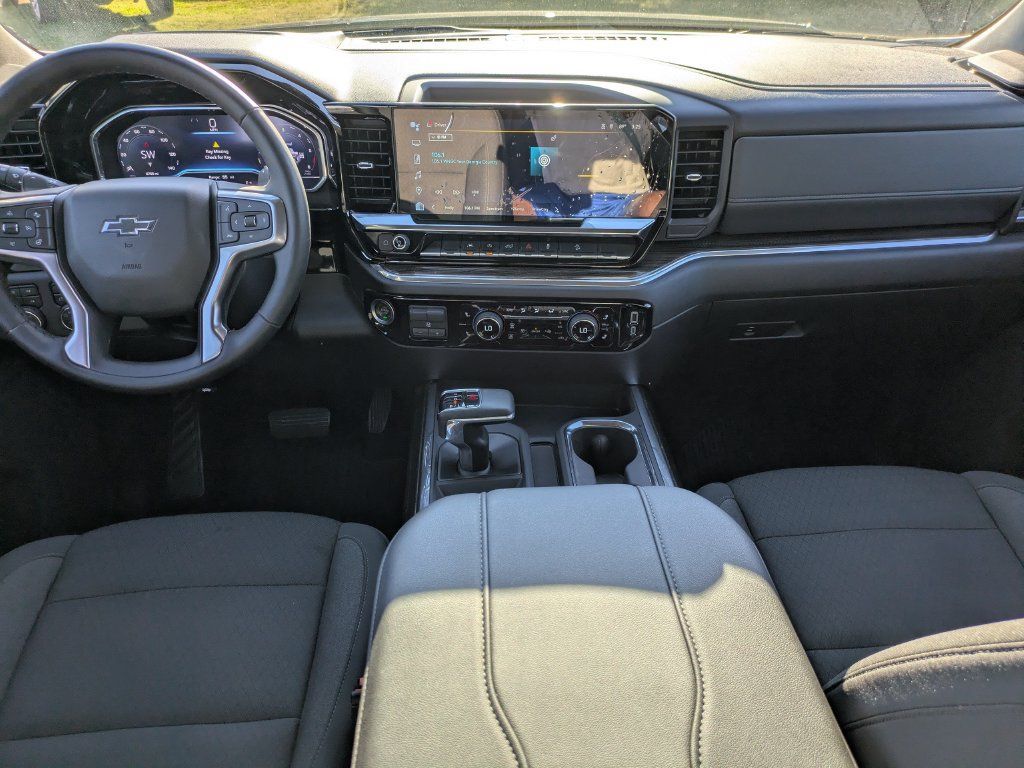 Used 2025 Chevrolet Silverado 1500 RST w/ Z71 Off-Road Package AWD/4WD image 15