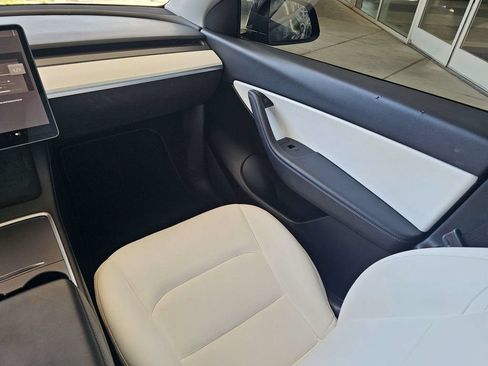 Used 2022 Tesla Model Y Performance AWD/4WD image 17