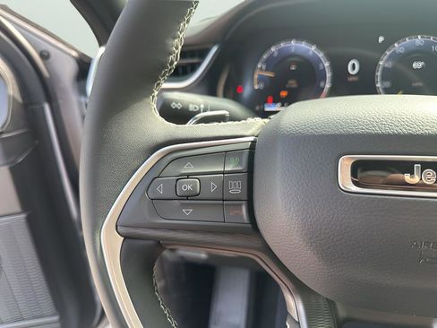 New 2025 Jeep Grand Cherokee Altitude image 30