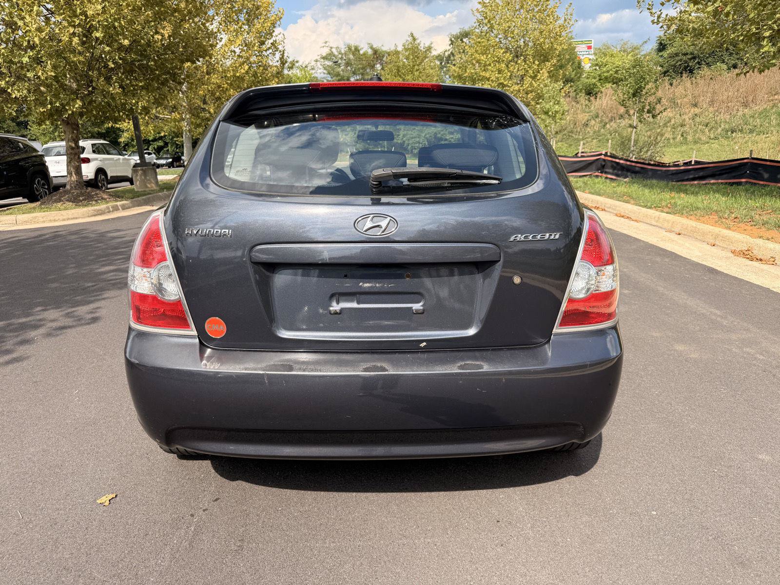 Used 2010 Hyundai Accent SE FWD image 5