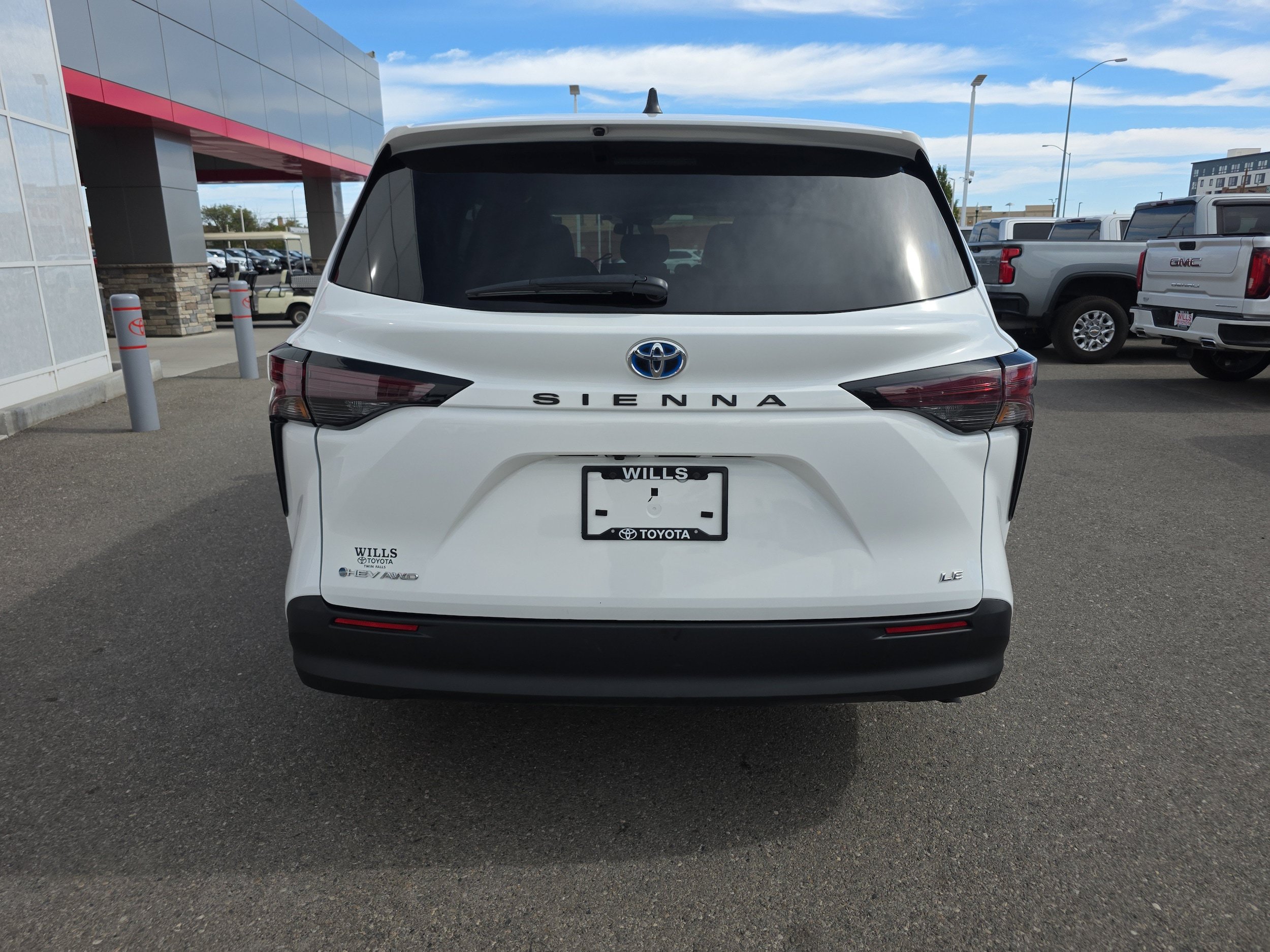 Used 2025 Toyota Sienna LE AWD/4WD image 7