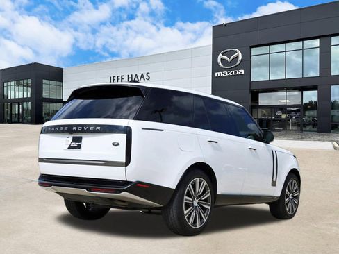 Used 2023 Land Rover Range Rover SE AWD/4WD image 3