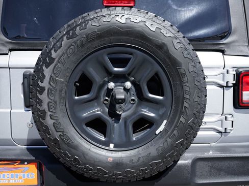 Used 2021 Jeep Wrangler Sport image 8