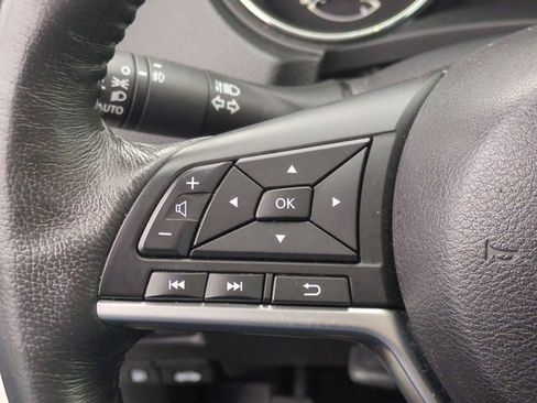 Used 2017 Nissan Rogue SL w/ SL Premium Package image 17