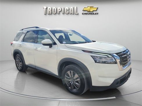 Used 2022 Nissan Pathfinder SV image 7